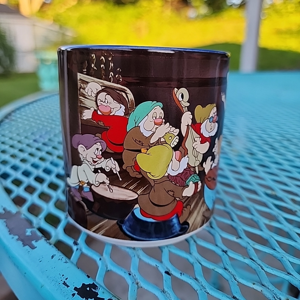 Disney Snow white and the seven dwarfs mug - Picture 2 of 7